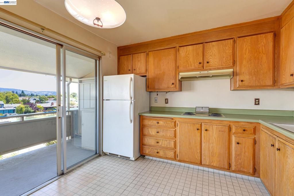 Image 4 of property listing at 339 Broadway 307, Alameda, CA 94501