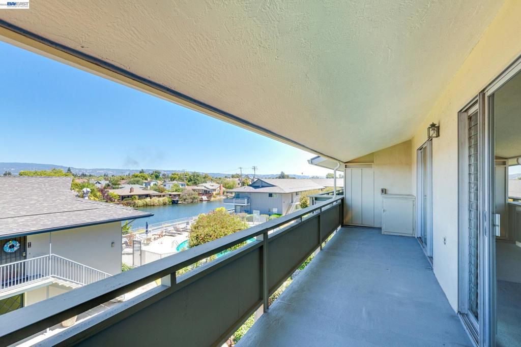 Image 5 of property listing at 339 Broadway 307, Alameda, CA 94501