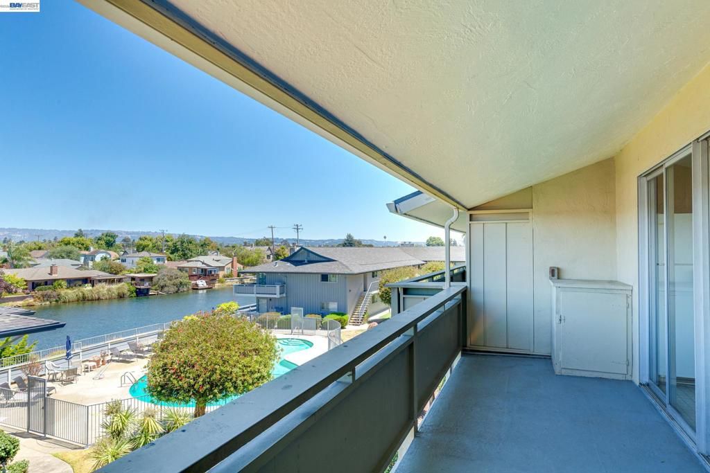 Image 7 of property listing at 339 Broadway 307, Alameda, CA 94501