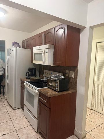 8450 LAGOS DE CAMPO Boulevard 107, Tamarac, FL 33321