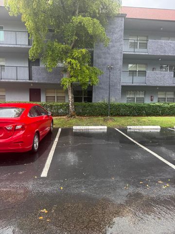 8450 LAGOS DE CAMPO Boulevard 107, Tamarac, FL 33321