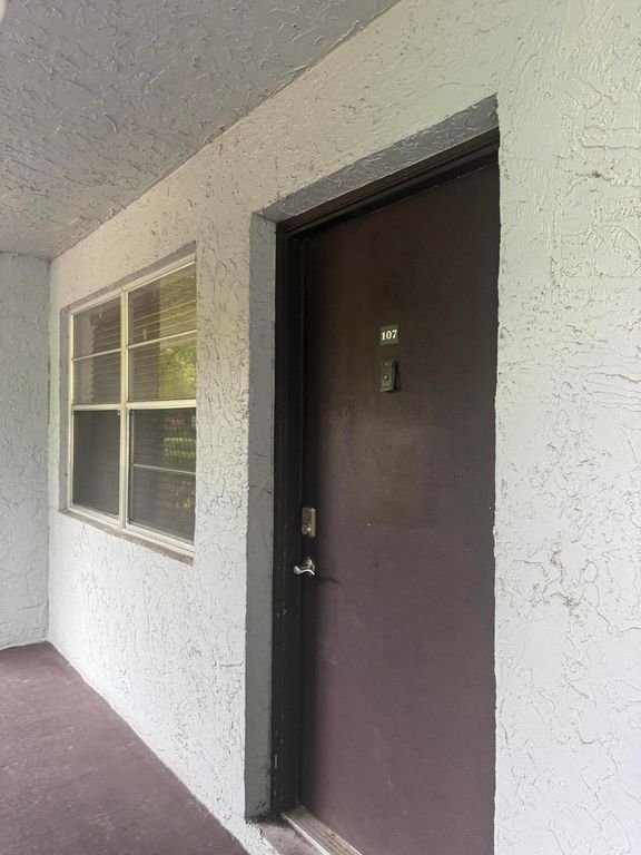 8450 LAGOS DE CAMPO Boulevard 107, Tamarac, FL 33321