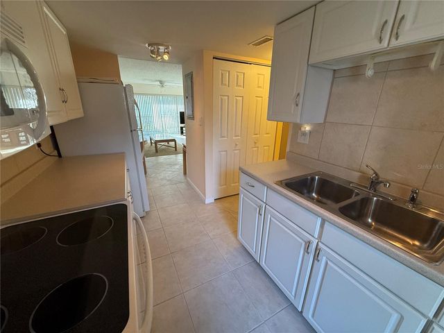 7701 STARKEY ROAD 703, Seminole, FL 33777