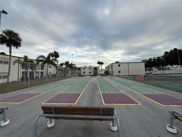 7701 STARKEY ROAD 703, Seminole, FL 33777