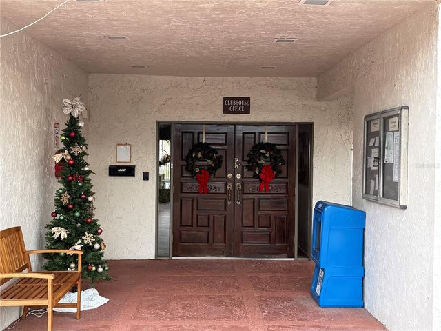 7701 STARKEY ROAD 703, Seminole, FL 33777