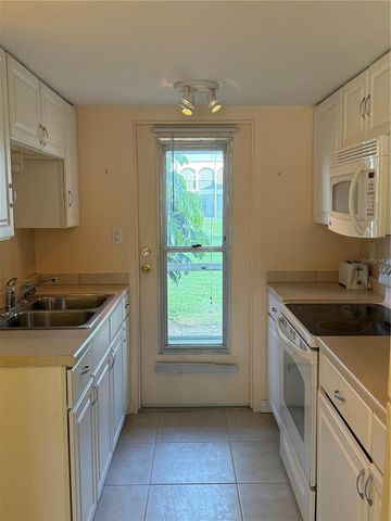 7701 STARKEY ROAD 703, Seminole, FL 33777