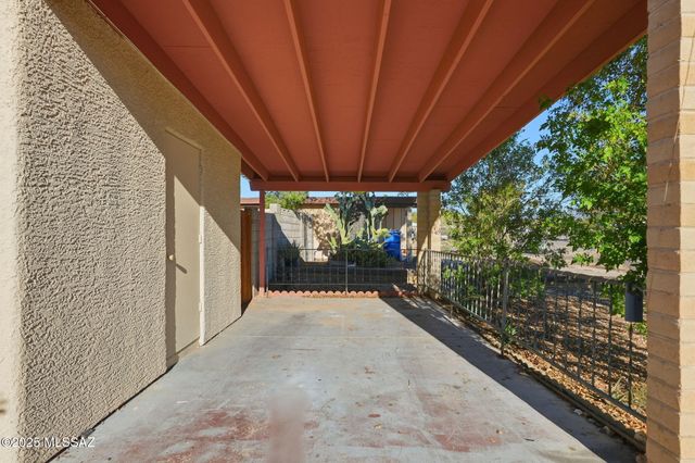 9571 E 33rd Street, Tucson, AZ 85748