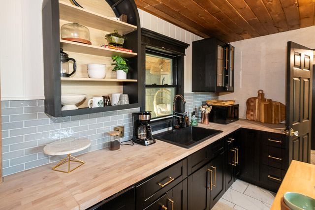 6407 N 25th Street, Ozark, MO 65721