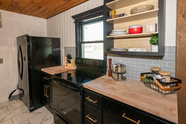 6407 N 25th Street, Ozark, MO 65721