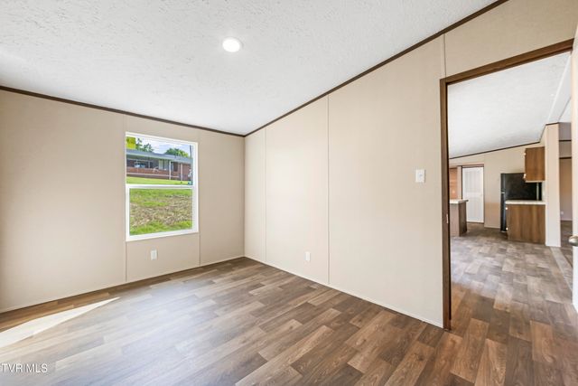 1826 Loop Road, Lafollette, TN 37766