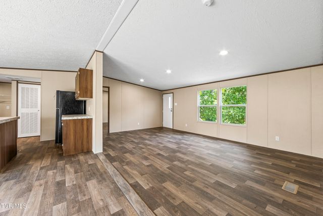 1826 Loop Road, Lafollette, TN 37766