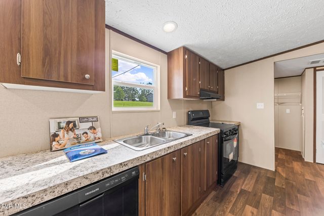 1826 Loop Road, Lafollette, TN 37766