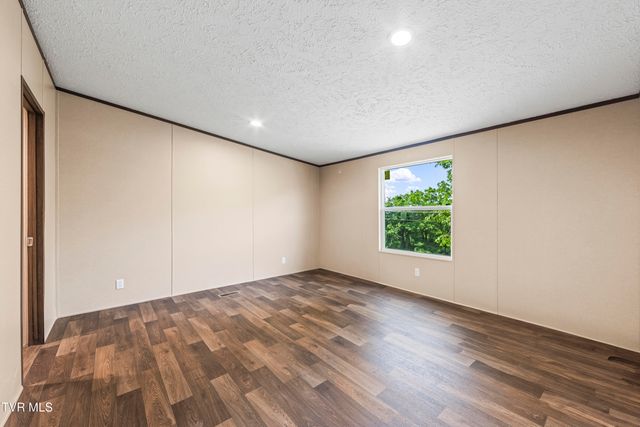 1826 Loop Road, Lafollette, TN 37766