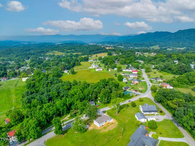 1826 Loop Road, Lafollette, TN 37766