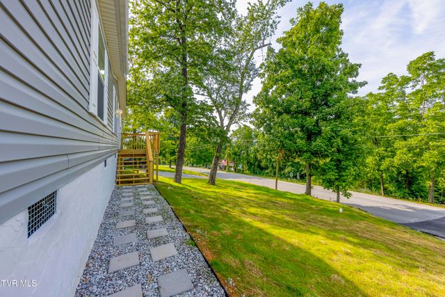 1826 Loop Road, Lafollette, TN 37766