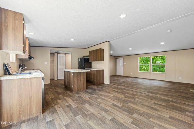 1826 Loop Road, Lafollette, TN 37766