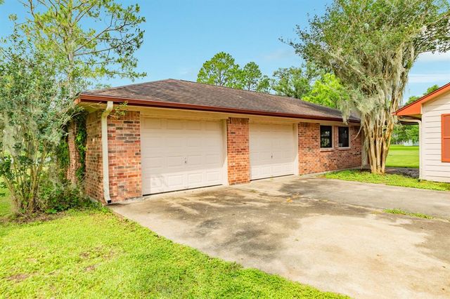 700 Sally Lake Road, Angleton, TX 77515