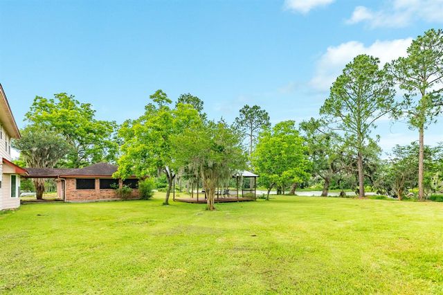 700 Sally Lake Road, Angleton, TX 77515