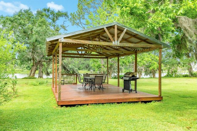 700 Sally Lake Road, Angleton, TX 77515