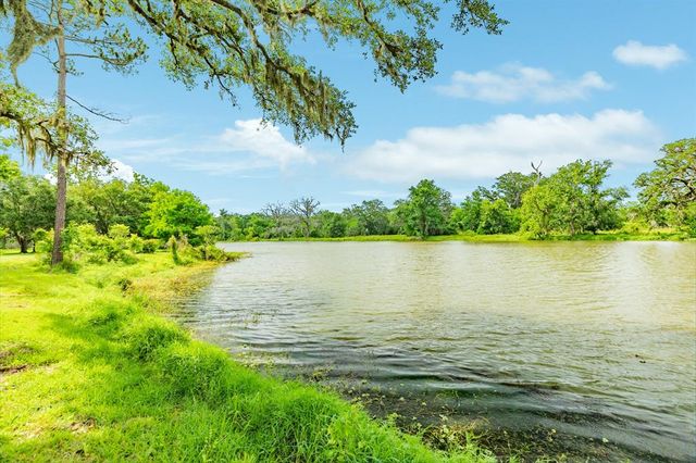 700 Sally Lake Road, Angleton, TX 77515