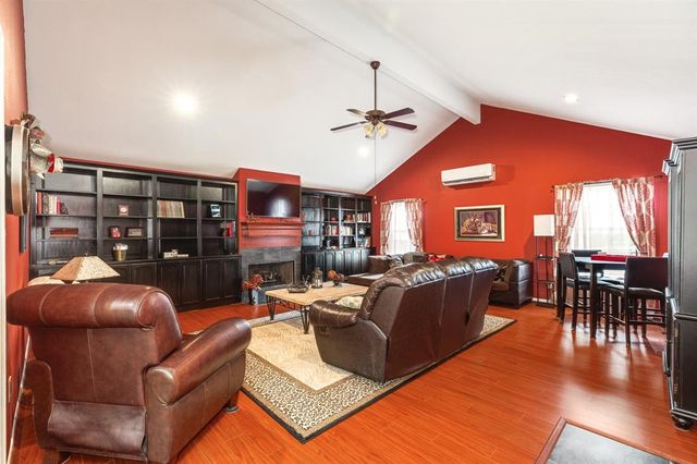 700 Sally Lake Road, Angleton, TX 77515