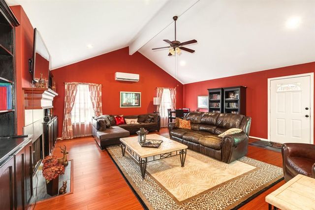 700 Sally Lake Road, Angleton, TX 77515