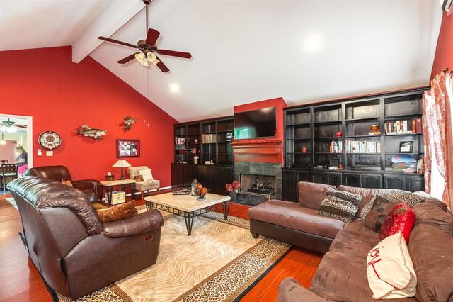 700 Sally Lake Road, Angleton, TX 77515