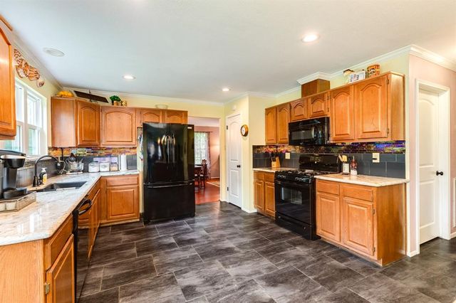 700 Sally Lake Road, Angleton, TX 77515