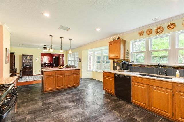 700 Sally Lake Road, Angleton, TX 77515