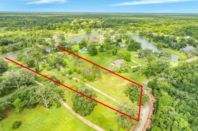 700 Sally Lake Road, Angleton, TX 77515