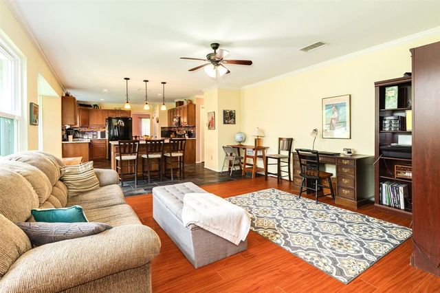 700 Sally Lake Road, Angleton, TX 77515