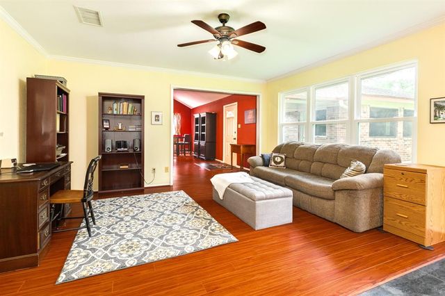 700 Sally Lake Road, Angleton, TX 77515