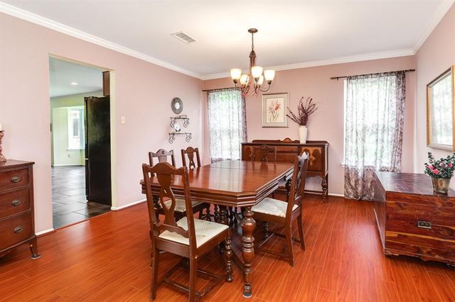 700 Sally Lake Road, Angleton, TX 77515