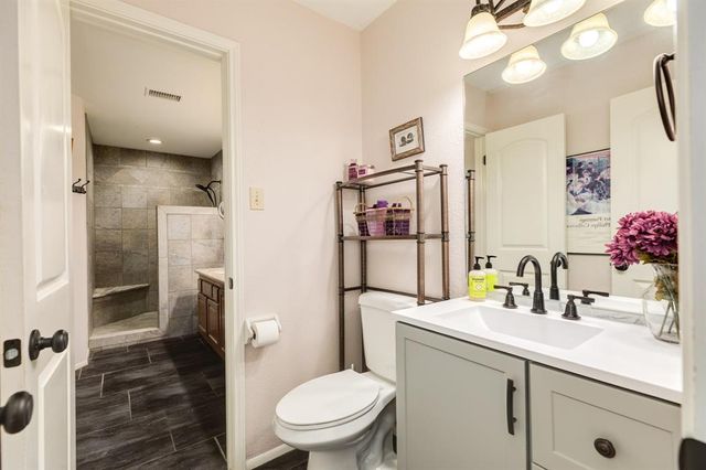 700 Sally Lake Road, Angleton, TX 77515