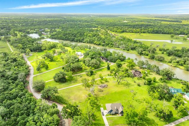 700 Sally Lake Road, Angleton, TX 77515