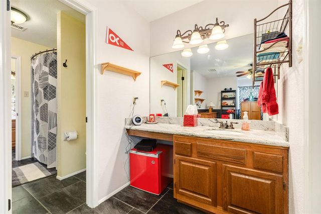 700 Sally Lake Road, Angleton, TX 77515