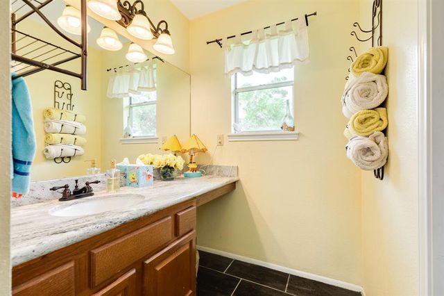 700 Sally Lake Road, Angleton, TX 77515