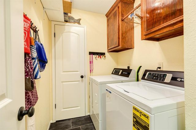 700 Sally Lake Road, Angleton, TX 77515