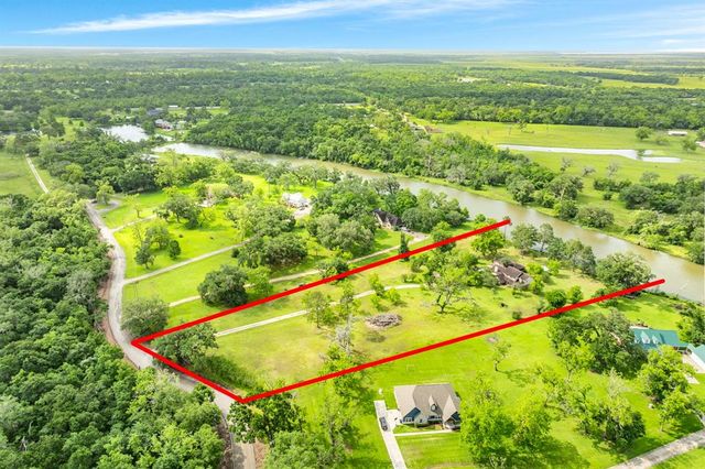 700 Sally Lake Road, Angleton, TX 77515