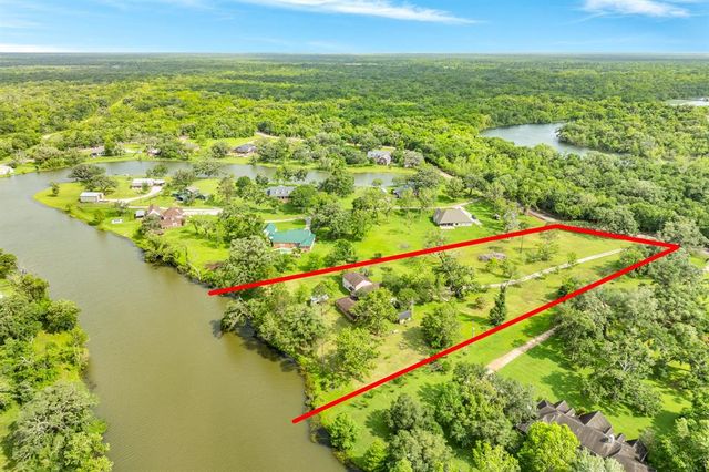 700 Sally Lake Road, Angleton, TX 77515