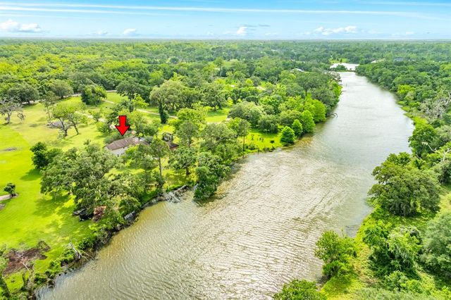 700 Sally Lake Road, Angleton, TX 77515