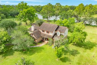 700 Sally Lake Road, Angleton, TX 77515