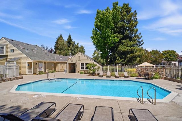 953 New England Village Street, Hayward, CA 94541