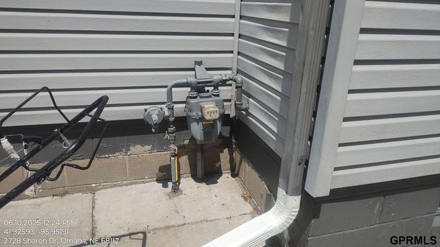 2728 Sharon Drive, Omaha, NE 68112