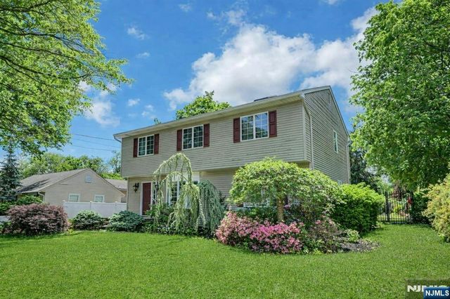 44 W Midland Avenue, Paramus, NJ 07652
