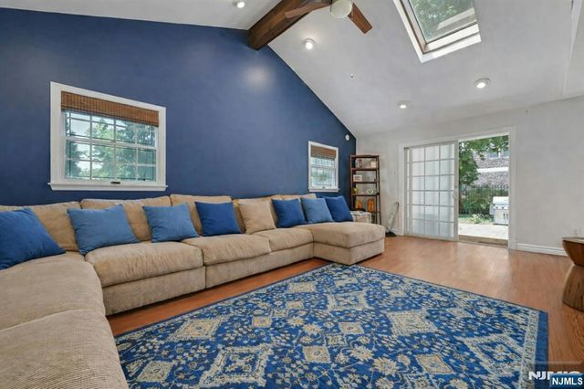 44 W Midland Avenue, Paramus, NJ 07652