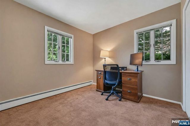 44 W Midland Avenue, Paramus, NJ 07652