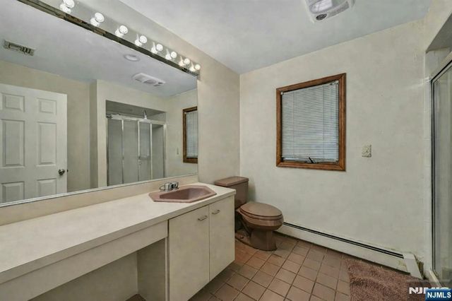 44 W Midland Avenue, Paramus, NJ 07652