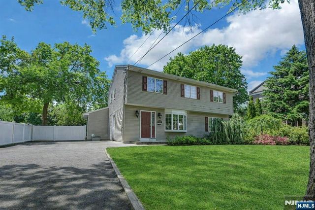 44 W Midland Avenue, Paramus, NJ 07652