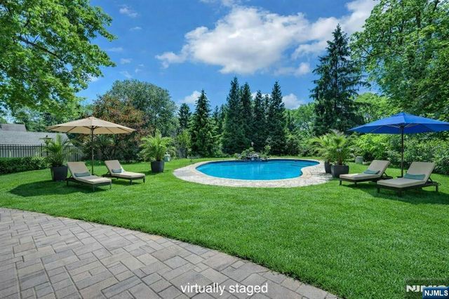 44 W Midland Avenue, Paramus, NJ 07652